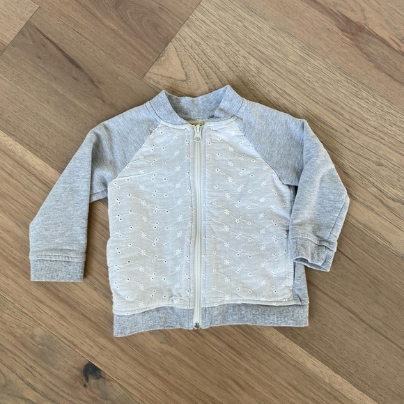 Crazy 8 Girls White and Gray Eyelet Lightweight Full Zip Sweatshirt Size 24M - Picture 2 of 9